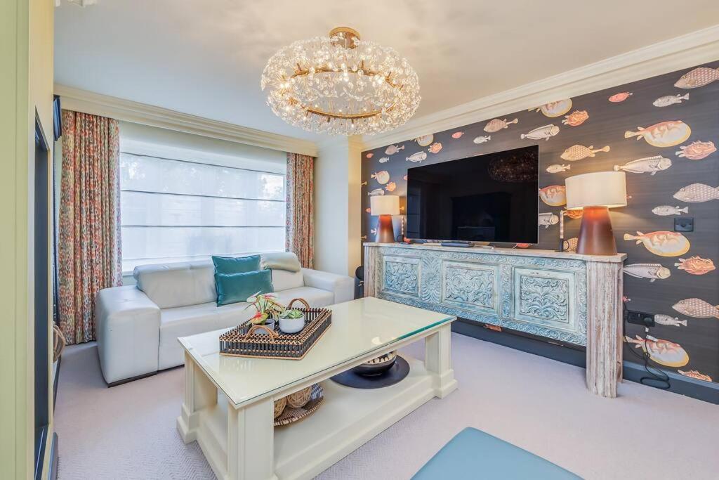 Stunning House In Olney With Balcony, Office, Self-check-in, Driveway Parking And Fast Wifi By Yoko * Milton Keynes