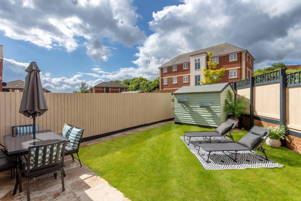 Stunning House In Olney With Balcony, Office, Self-check-in, Driveway Parking And Fast Wifi By Yoko Holiday home