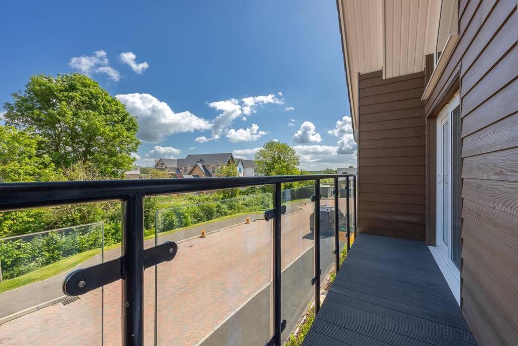 Stunning House In Olney With Balcony, Office, Self-check-in, Driveway Parking And Fast Wifi By Yoko Holiday home *