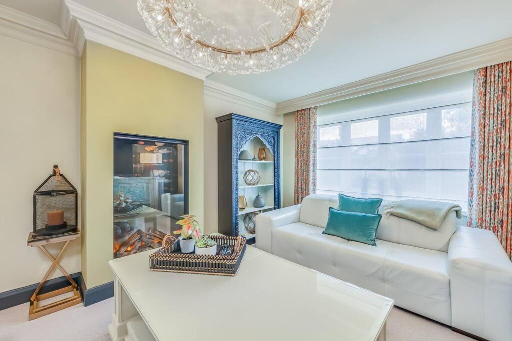 Stunning House In Olney With Balcony, Office, Self-check-in, Driveway Parking And Fast Wifi By Yoko *