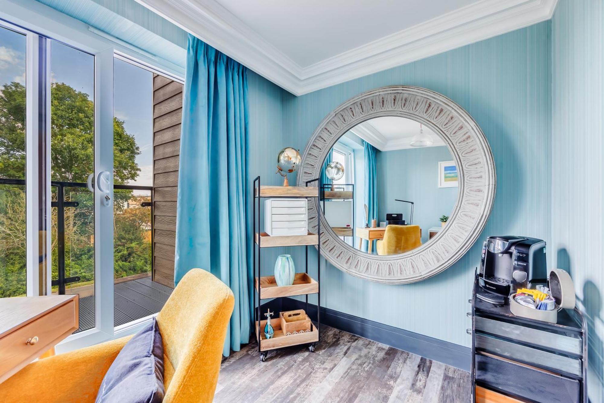 Stunning House In Olney With Balcony, Office, Self-check-in, Driveway Parking And Fast Wifi By Yoko *